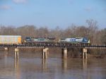 CSX 7864 & CSX 9044 crossing the Flint River